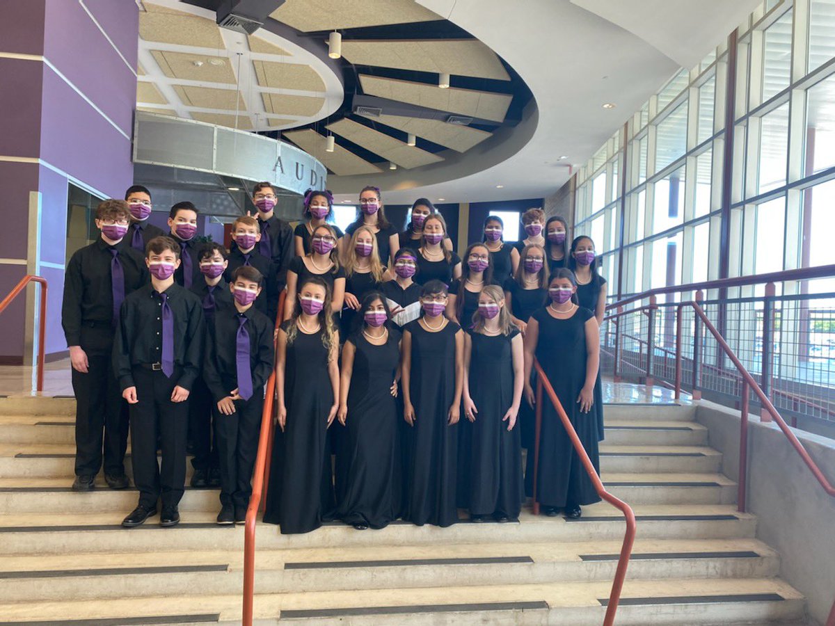 What a great day to be a Greyhound! 4 Choirs= 4 Sweepstakes! Boerne North Varsity Treble & JV Men, Boerne High Varsity Treble & Mixed! @BoerneFineArts @BoerneMSNorth @Boernehs @BoerneISD