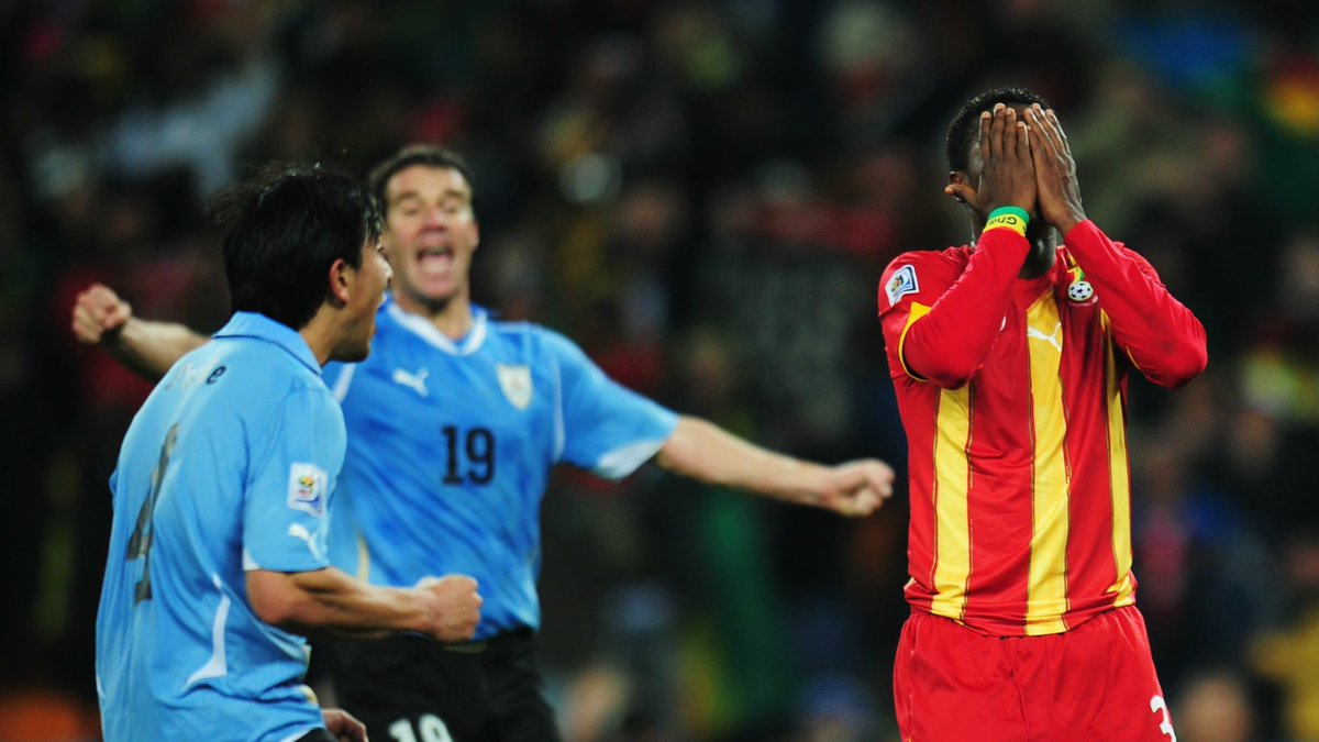 In 2010, somehow I lost interest in Manchester United and all football clubs because of the best World Cup I watched with my eyes though I only watched one game. That game was Ghana vs Uruguay in the QF. All Ghanaians/Africans know my pain as Asamoah Gyan missed the penalty 
