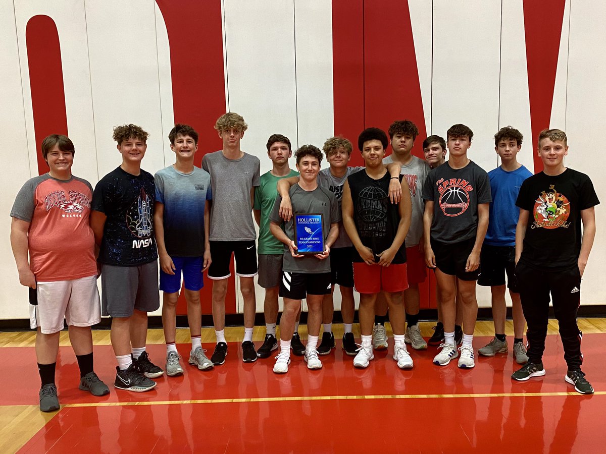 RSMSWolvesTrack's tweet image. Winning plaques calls for pictures! #RunWithThePack