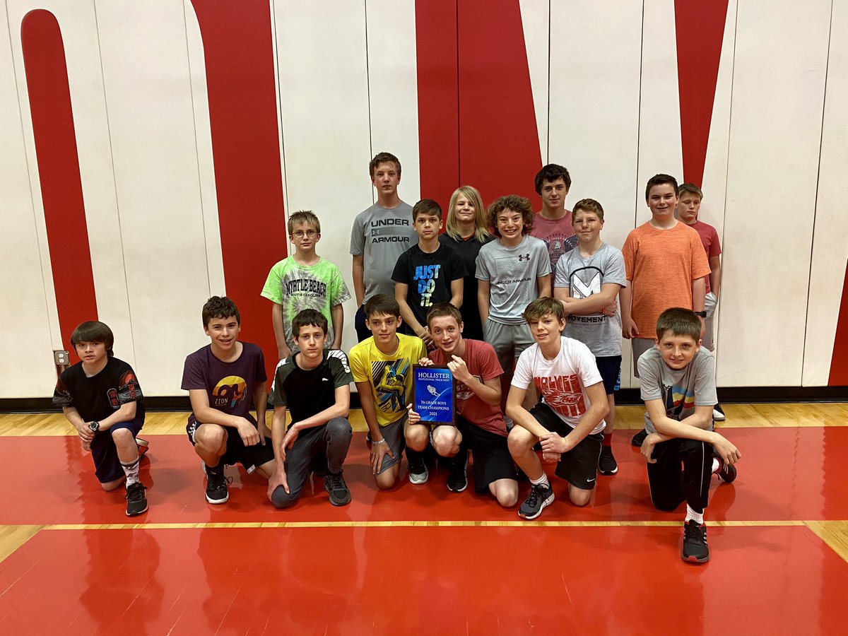 RSMSWolvesTrack's tweet image. Winning plaques calls for pictures! #RunWithThePack