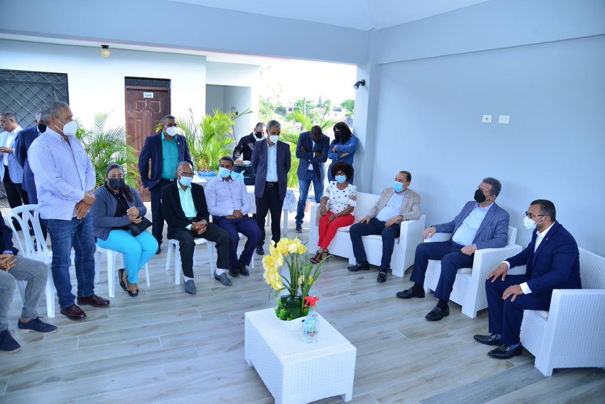 LeonelFernandez's tweet photo. Grato recorrido de visitas y juramentaciones hoy en Hato Mayor. La Fuerza Del Pueblo continúa creciendo y fortaleciéndose. Damos la bienvenida a los nuevos integrantes de nuestro partido en esta localidad. 
¡Enhorabuena! https://t.co/rCXDY3Afe2