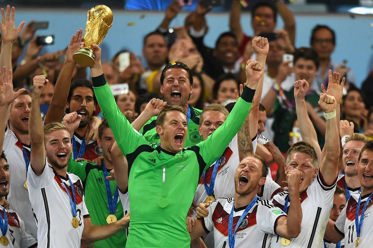During the 2014 WC, I fell in love with Germany. The first reason was that they played like a complete machine..not flashy but got the job done and because of their tall goal keeper who played like he owned the whole defensive half. The second reason being Ghana drew them 2-2