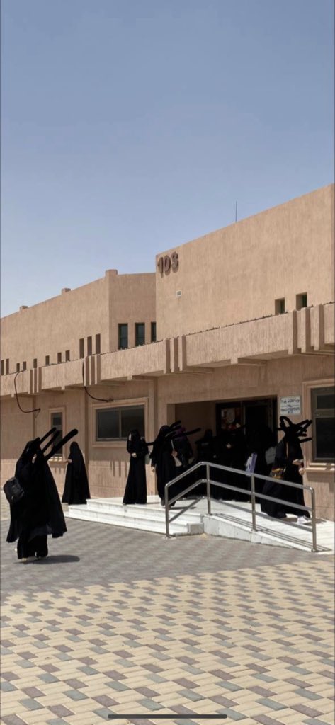 i_b421's tweet photo. #جامعه_الملك_فيصل_الى_اين 
#جامعه_الملك_فيصل_اين_الرد 
#اهمال_جامعه_فيصل_لطلابها 
#جامعه_فيصل_قراراتها_ضد_الصحه 
#طلاب_الملك_فيصل_يناشدون_الملك 
#جامعات_الشرقيه_تخاطر_بطلابها  شوفوا الزحمه كيف!!!!!!!! @KFUniversity https://t.co/c76OeubCzR