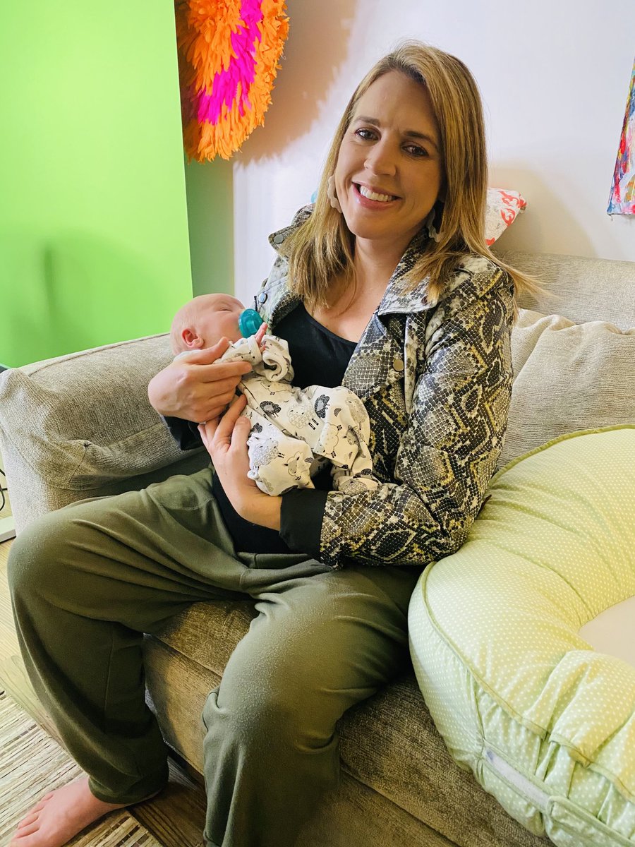 SarahFraserShow's tweet photo. Having separation anxiety already from my baby and I’m only going from the sofa to the green screen 😩 see you tonight at 7pm on LION on ⁦@fox5dc⁩ ⁦@LokayFOX5⁩ ⁦@GuyLambertNews⁩ ⁦@MarinaMarraco⁩ https://t.co/hBD769YGUS