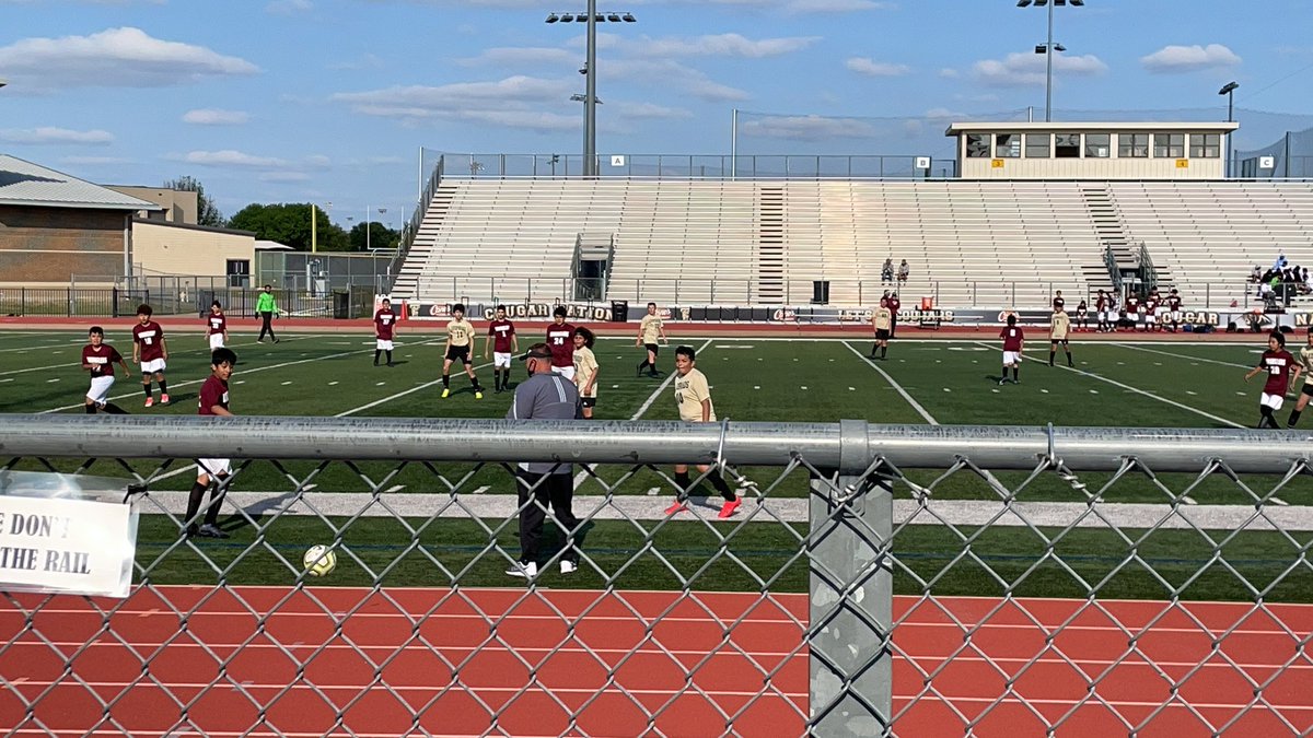 It’s #a chilly  Tuesday night to watch some <a href="/LakeviewMS/">Lakeview MS</a> boys soccer.