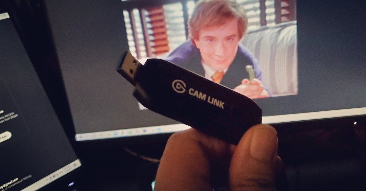 OfficiallyLTTP's tweet photo. Yeah, so the @elgato Cam Link is definitely not supposed to bend that way.
Thank goodness for @BestBuy having these babies on hand, otherwise our @FirstClassMTS matches would have been streamed through a potato.
#Schmoedown #FirstClassLeague #Twitch #Youtuber #FirstClassMTS https://t.co/n1jdbfiwI1