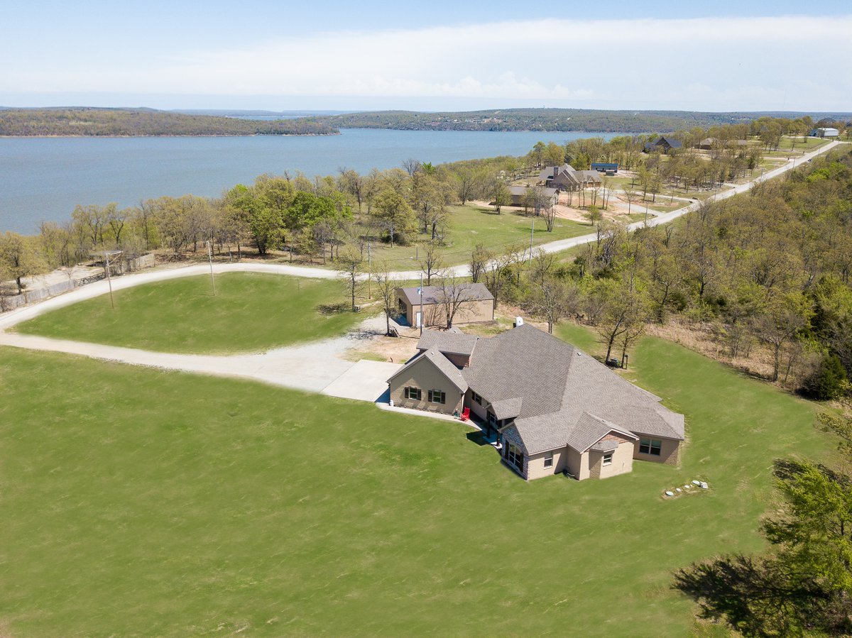 LIVE YOUR BEST LAKE LIFE! Beautifully appointed LAKE VIEW home on 2.5 acres - 5 bed/3bath/3 car garage – if you're looking for a home to make family memories, THIS IS IT!
tulsa.mlsmatrix.com/matrix/shared/…