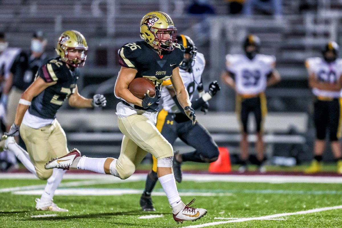 LSHSCougarsFB's tweet photo. Congratulations to @SavardGarrett  and @derekashland  who will represent the Cougars at the @mfca_now All-Star Game this spring! #gosouth https://t.co/IEUbpdvzaR