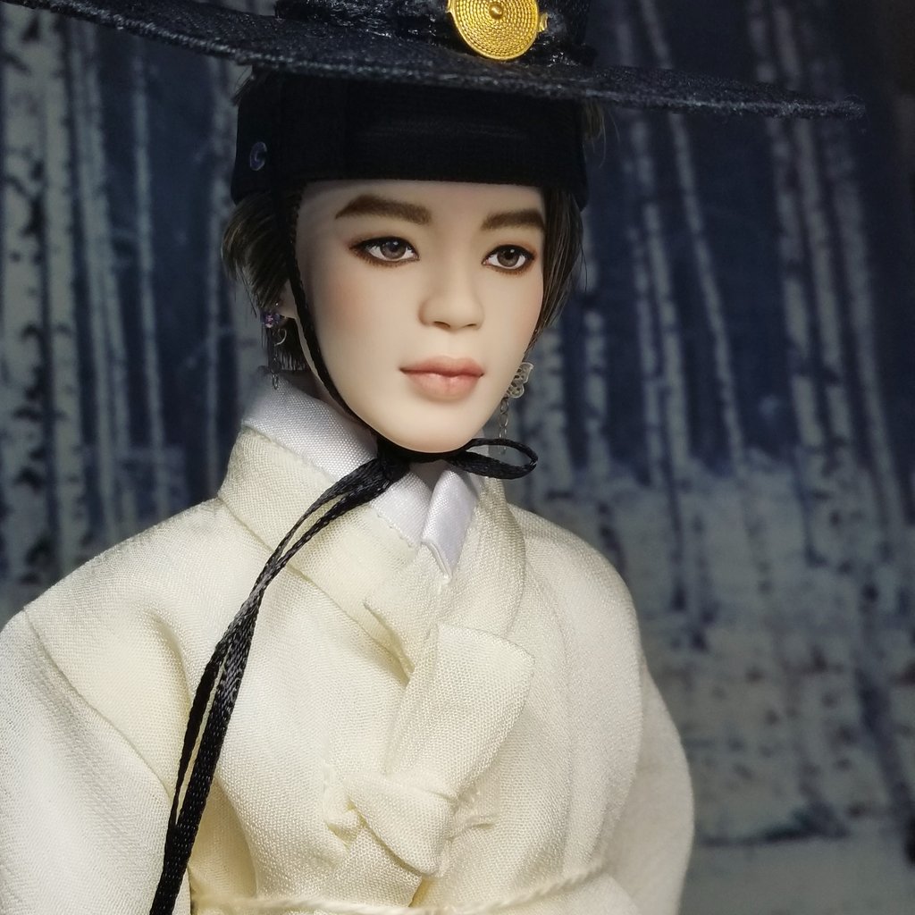 kmirocreations's tweet photo. Jimin Repaint ver.1 w/a previous version of "gat(갓)" made by mimyo. #BTS #jimin #doll #방탄소년단 #지민 #btsjimin #mattel #repaint #ooakdoll #ooakrepaint #ooak #dollrepaint #customdoll #customrepaint #fashiondoll #hanbok #korean #costume #한복 #선비 #방탄지민 #barbieken #gat #갓 https://t.co/OwgPVCbF8z