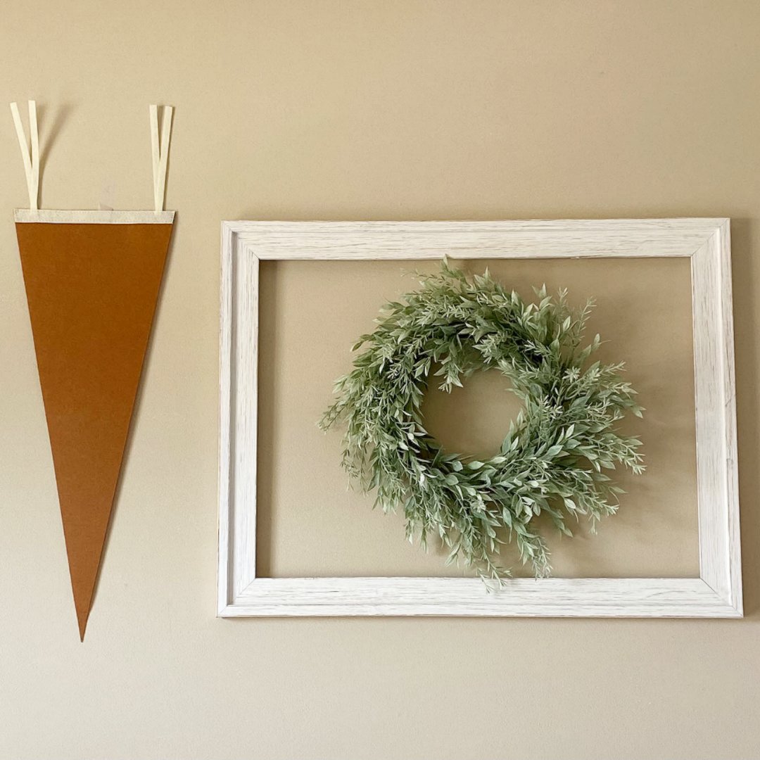 LPennants's tweet image. A pennant is such a fun design element! We love how our brown and cream pennant looks here. To check it out on the site click here: bit.ly/3x8J2Ep
#pennantflags #HomeDecor