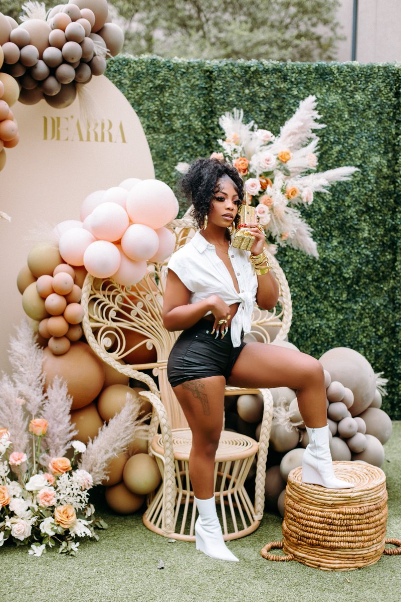 dearra's tweet photo. 25th birthday photo dump 🎉 https://t.co/Kzfa3QD74m