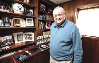 A sad day for our local community!
Hoops legend Charlie Huggins, who led the Strasburg Tigers to a Class A State Title in 1967 and IV South to 2 State Titles in '72 and '76, passed away this morning at the age of 87. He amassed a 398-74 record during his 20 yr career. God Speed!