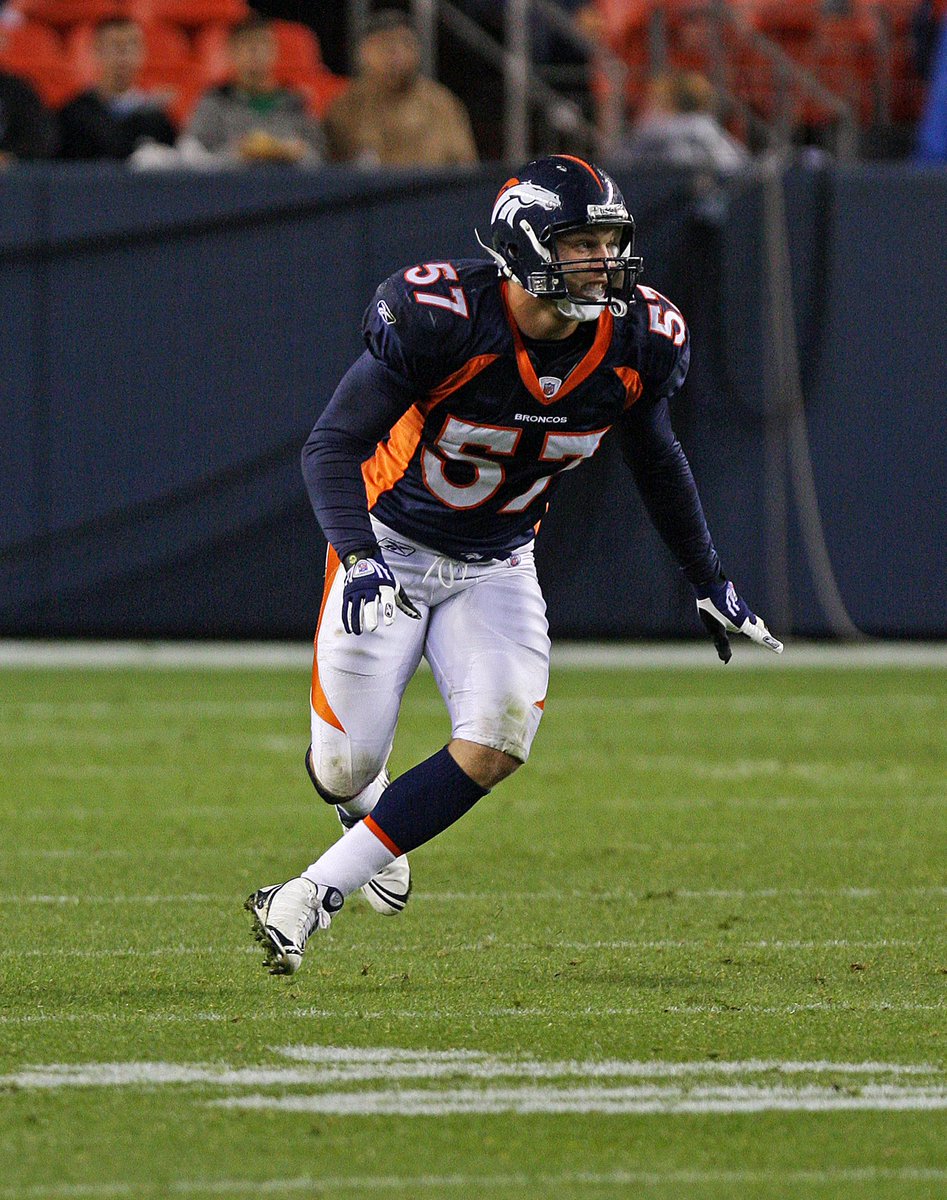 calpolyfootball's tweet photo. 🗓 On this day in 2005 ➡️ Jordan Beck is selected in the 3rd round of the #NFLDraft by Atlanta (90th overall)! He also played for the Broncos 🏈 With @CPMustangs Jordan won the '04 Buck Buchanan Award 🏆 & set @calpoly's record for tackles (449)💪
#RideHigh 🐎 #MustangsInThePros https://t.co/pNhnagWpOw