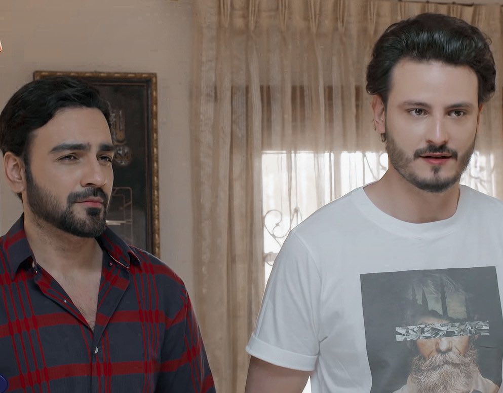 Hadi and Faizi are true representation of how brothers are.Always troubling their sisters and asking them to make ChaiKia khushi milti hai in sare bhaion ko behno ko tang krke? #ChupkeChupke