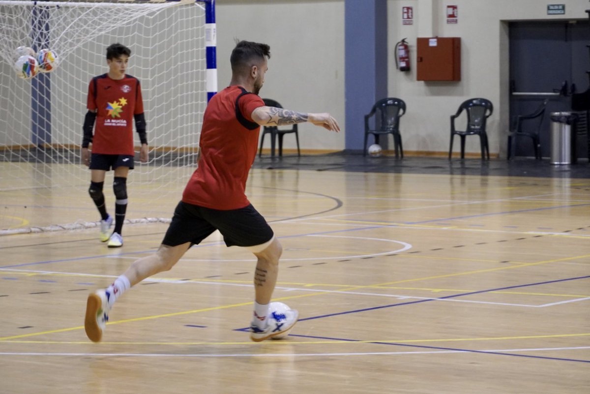 🔴⚫️🔴

Seguimos trabajando en la <a href="/CDCamiloCano/">Ciudad Deportiva Camilo Cano La Nucía</a>. 🏋🏽

Un día menos para retomar la competición. 🔜

#LaNucíaCiudadDelDeporte