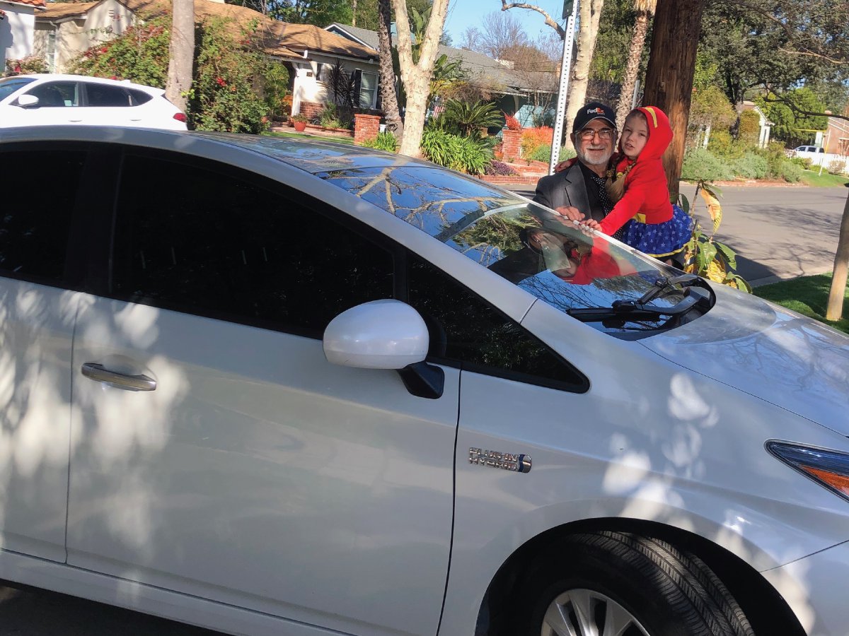 AirResources's tweet photo. CARB's #CleanCars4All program was established in 2017 to provide incentives to lower-income CA drivers to scrap their older, high-polluting car &amp; replace it with a clean car. This year, it reached its 10,000th recipient!

➡️ https://t.co/A7ge0h3gVG
#cleancars #CAincentives https://t.co/izOc3jGo1r