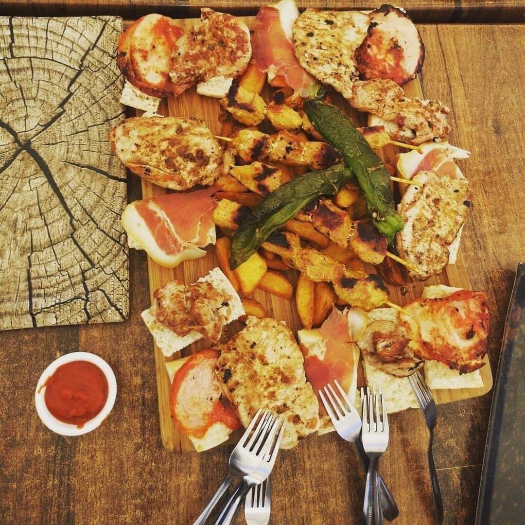 JohnsCornerJC's tweet photo. 🌵 #JohnsCornerMontoro

🍻 #Cervecería 🍽 #Restaurante
📖 https://t.co/wCQryM5H44
🌍 #Montoro 

🍕 #PIZZAS 🌯 #BURRITOS 🌮 #FAJITAS 🍔 #HAMBURGUESAS 🌭 #BOCADILLOS 🥔 #LASMEJORESPATATAS 🥗 #ENSALADAS 🍖 #CARNESALAPIEDRA 🍨 #POSTRESDELICIOSOS 🍹 #BEBIDASESPECIALES

📢 #MisAnuncios https://t.co/5UpKXojdYG