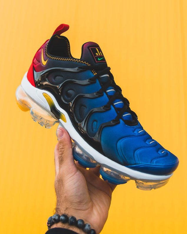 air vapormax plus live together play together