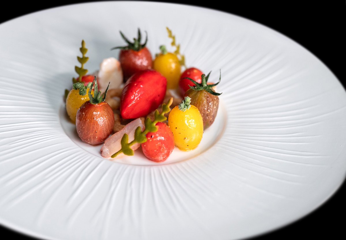asimakisc's tweet photo. Summer heirloom tomatoes/ beurre monté poached lobster/Cherokee tomato sorbet @PiedaTerreUK Can’t wait to cook again for all our guests. New dishes and a surprise you will not expect! @MichelinGuideUK https://t.co/wE9HWwYBri