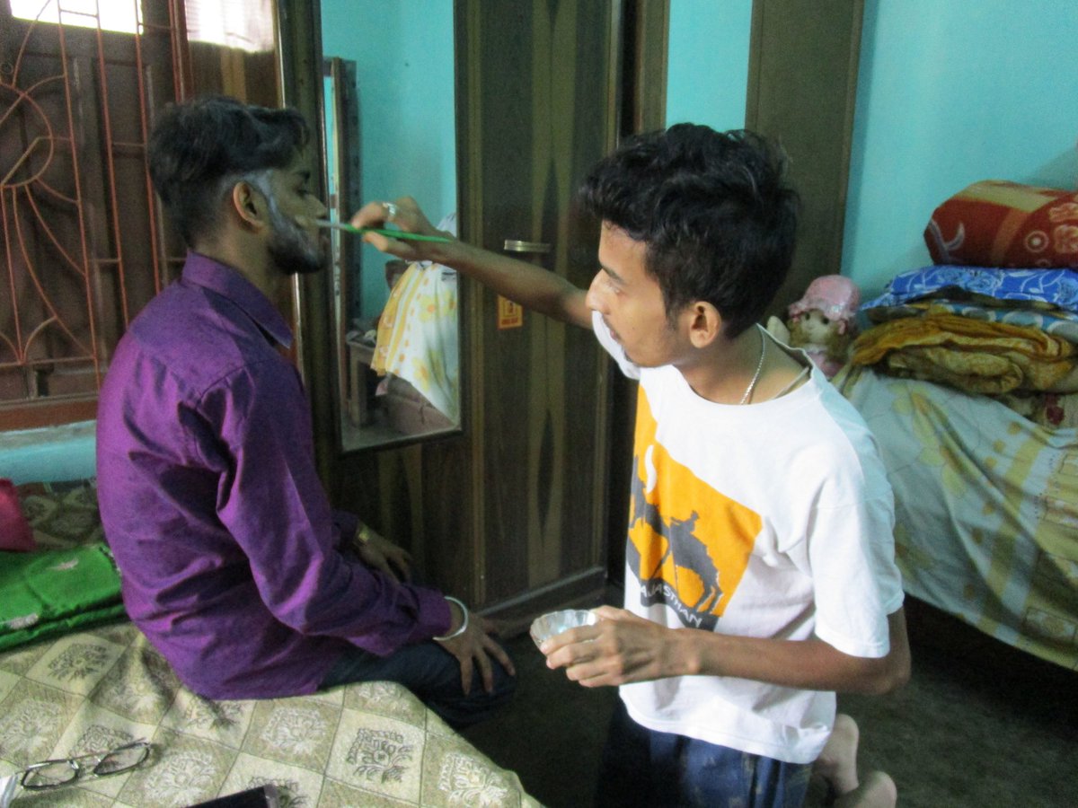 B_for_Bangali's tweet photo. Teacher makeup- এর কাজ চলছে জোড় কদমে
.
.
.
.
#bforbangalialbum #bforbangaliteam #bengalicomedy #BforBangaliBTS #Bts #bforbangali #mr_swarnak_das #bengalisinwinter #SumitDas #arghachatterjee #makeup #oldmanmaking #comedy #1stmakeup #teacherandstudent #makeuptime #teacher #student https://t.co/OWpteOkEeG
