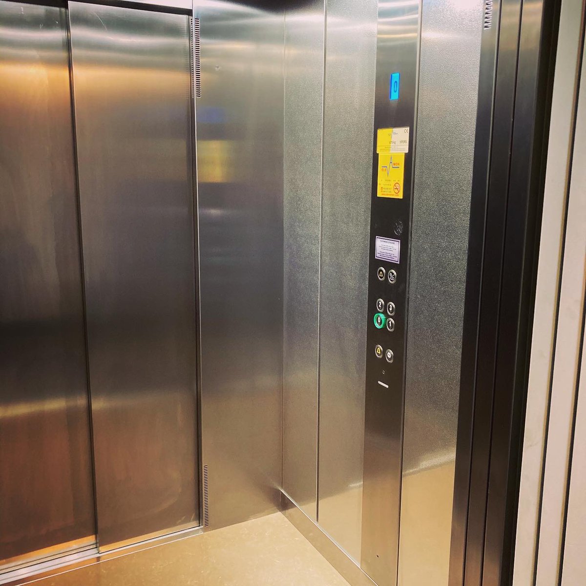 elevamon_of's tweet image. Avui fem entrega d’un ascensor amb triple embarcament a la @BiblioCatalunya. Bon treball equip!👏🏼👏🏼
Hoy entregamos un ascensor con triple embarque en la@@BiblioCatalunya. Buen trabajo equipo!👏🏼👏🏼