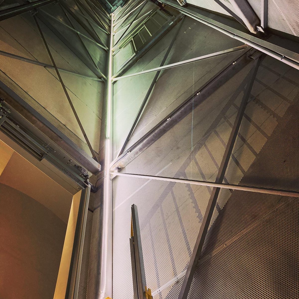 elevamon_of's tweet image. Avui fem entrega d’un ascensor amb triple embarcament a la @BiblioCatalunya. Bon treball equip!👏🏼👏🏼
Hoy entregamos un ascensor con triple embarque en la@@BiblioCatalunya. Buen trabajo equipo!👏🏼👏🏼