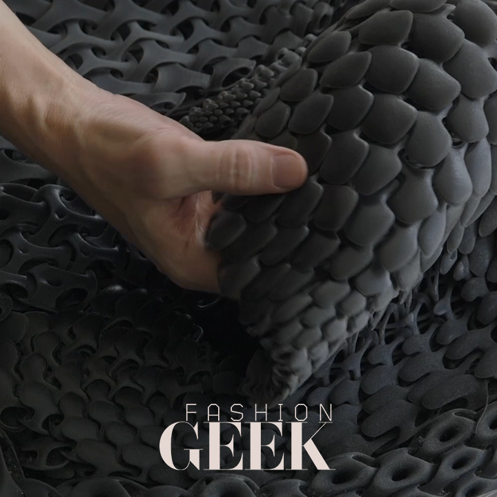 e_cuerpo's tweet photo. #FashionGeek 4. Bio-inspiración
Con impresión 3D,  #threeASFOUR inventa una segunda piel, una prenda de serpiente o de pangolín. Inspiradxs en geometría sagrada y el mundo animal, usan la tecnología para buscar armonía entre humanxs y naturaleza. 
#online y #soon en @materiasomos https://t.co/BWUoIrzgsD