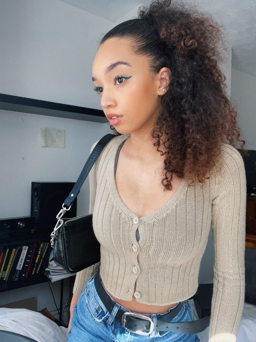 Lia White tweet media