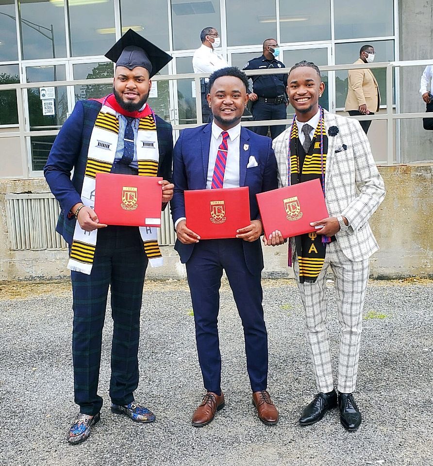 BrysonLasterr's tweet image. 3 Brothers 🔒✊🏾
3 Alpha Men 🤙🏾🦍🩸
3 Degrees 🎓💙❤️
@laster824 @Lazar_Mcbride 
#LaneCollege #BetaPi