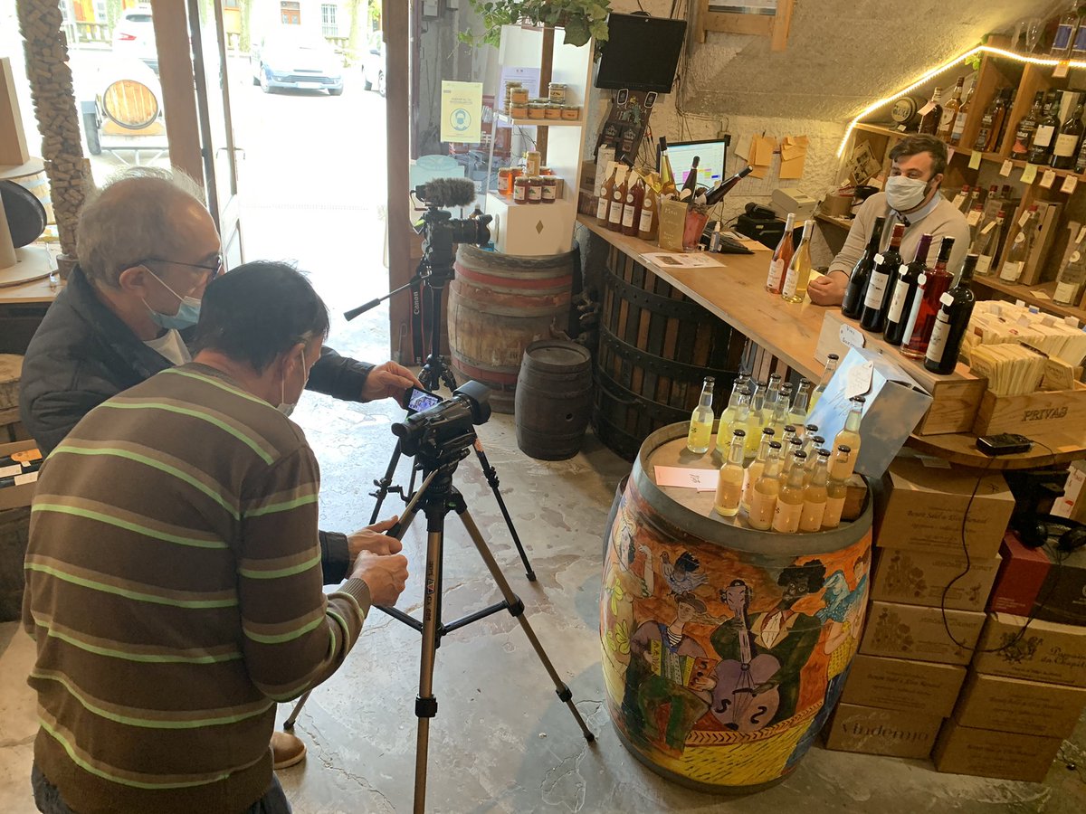 Tournage cette après-midi sur Privas pour Ardèche Le goût dans la boutique « Les caves de l’helvie ». #ardeche #wine #win #privas #lescavesdelhelvie #ardechelegout #goutezlardeche