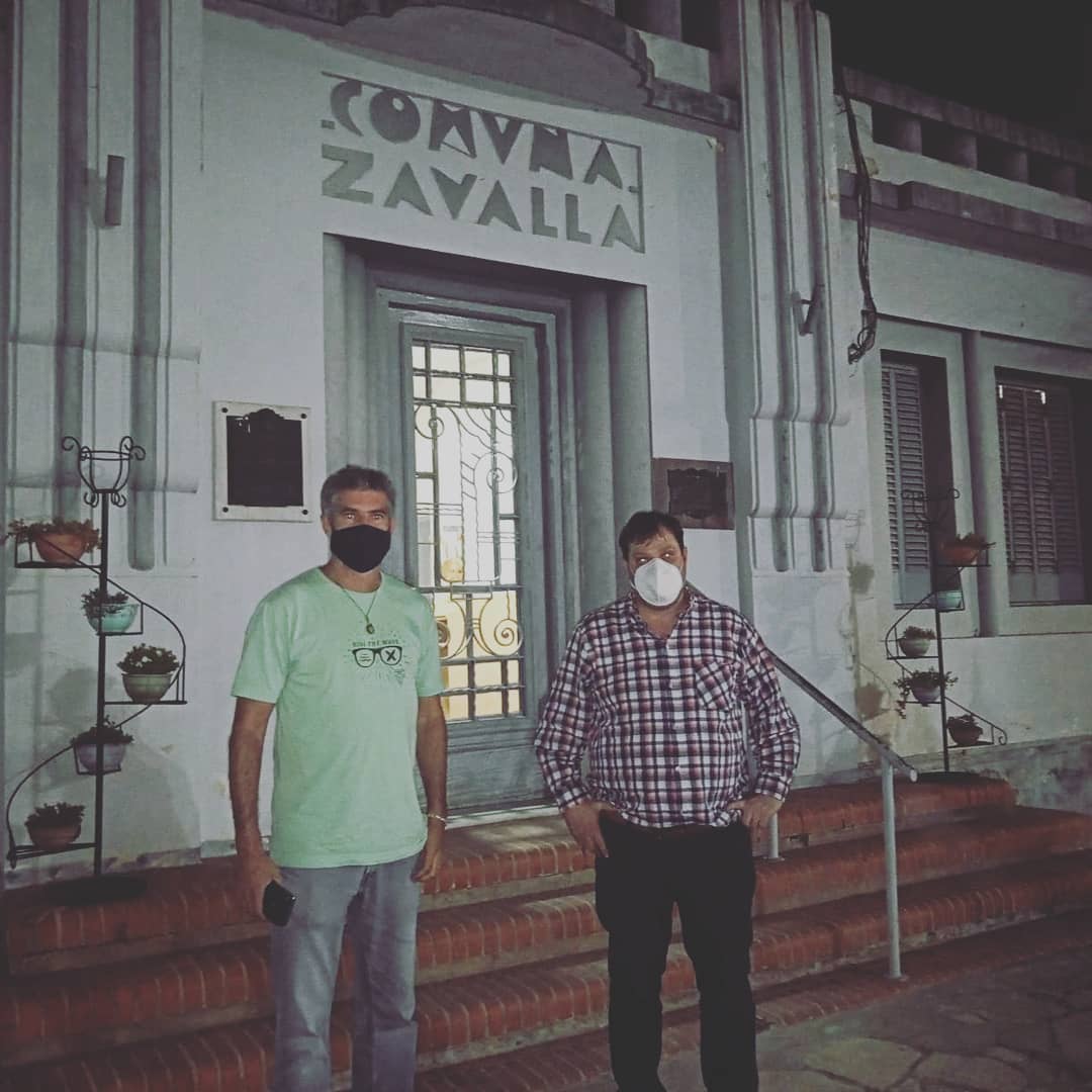 KaufmannCarlos's tweet photo. Visitamos la localidad de @ComunaDeZavalla, que cuenta con uno de los edificios comunales más antigüos de la Provincia. Dialogamos con Guillermo Rajmil, su Pte. Comunal, sobre la situación sanitaria y el plan de obras que lleva adelante en su pueblo. Gracias por la recepción!! https://t.co/QedaKZkyhn