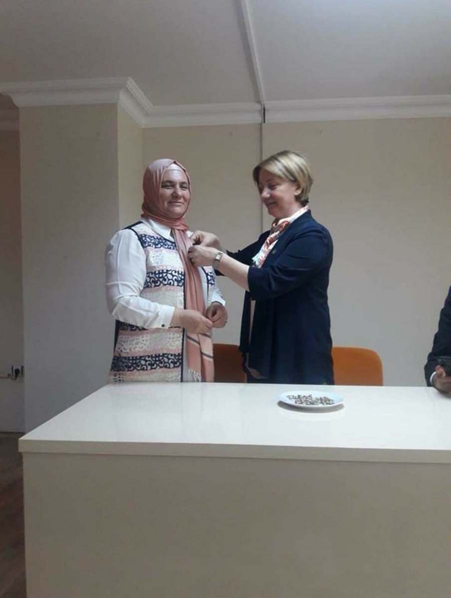 Genel Başkanımız ve Cumhurbaşkanımız Sayın Recep Tayyip Erdoğan’ın olurlarıyla Genel Merkez Sosyal Politikalar Başkan Yardımcılığı görevine getirilen Genel Merkez MKYK Üyemiz ve Kocaeli Milletvekilimiz Sayın Emine Zeybek’i tebrik ediyor, görevlerinde başarılar diliyorum.
