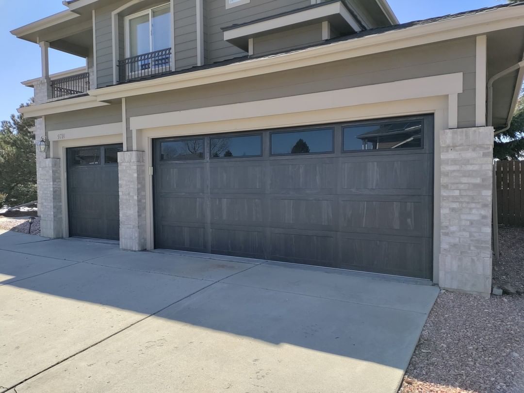 chrisbhoward's tweet photo. C.H.I.'s newest Accent Woodtone, Carbon Oak, provides the appearance of rustic, charred wood for an earthy vibe with a modern flare. 

Explore Stamped Carriage House garage doors from the Timeless Collection: https://t.co/wOnXb86q3P

// via Chris' Garage Doors https://t.co/J1gByOA218