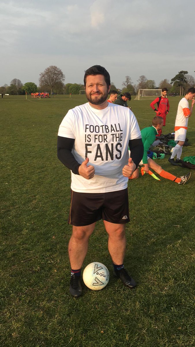 RetainersAFC's tweet photo. @ManCity and @ChelseaFC fallen! Our grassroots campaign is underway. Thanks to all those who came to watch and support. Shame about the 1- 1 but football the winner tonight
@GNev2 @GaryLineker @Carra23__ @willis_macp @SLDNSharks @RobbieSavage8 https://t.co/HidDsQxta8