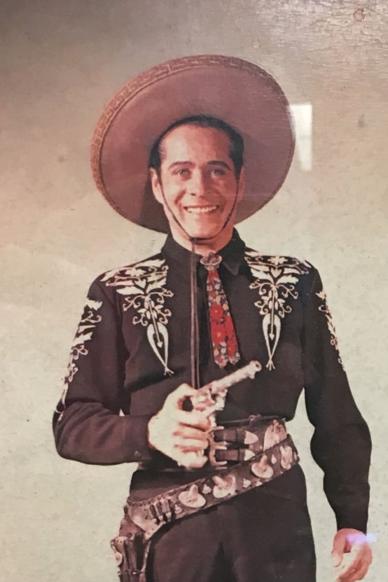 Liberation_Hall's tweet photo. Happy Birthday Duncan Renaldo! Duncan Renaldo, was a Romanian-born American actor best remembered for his portrayal of The Cisco Kid in films and on the 1950-1956 American TV series, The Cisco Kid. 
You can watch Cisco Kid for free here.
https://t.co/aheQcm6Q5Y https://t.co/74vNb1qy05