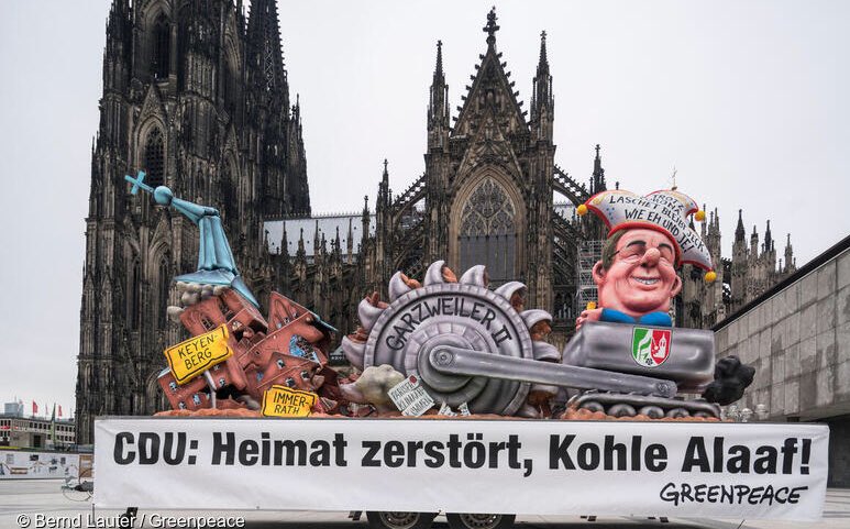 Lisa Göldner (@lisagoeldner) on Twitter photo Eilmeldung! 🔥 #Laschet gesichtet auf dem Weg in Richtung Kanzleramt. Eilmeldung! 🔥 #Laschet gesichtet auf dem Weg in Richtung Kanzleramt.