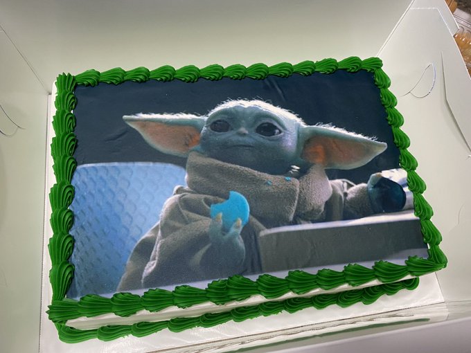 Baby yoda cake 🥺🖤🎂 https://t.co/SbjwIRxgpw