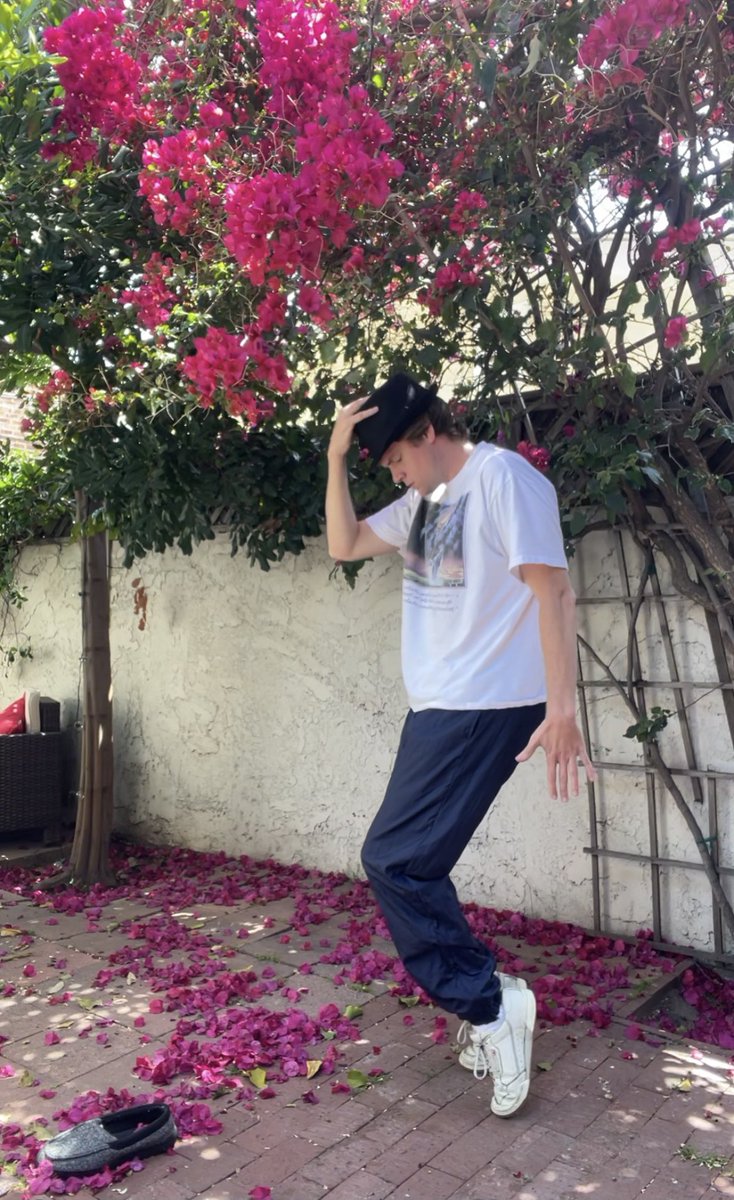 CaucasianJames's tweet photo. am i high? idk. could a high person do this https://t.co/wPnOSr6Pf0