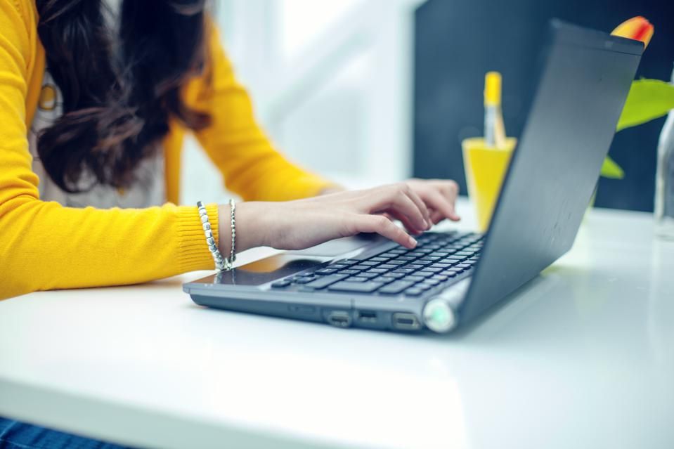 PaulGeigerPSA's tweet photo. Repurposing content is simply recognizing what gets people's attention. Try some tips from Victoria Zelefsky: https://t.co/bWkH0DxKCh @ForbesCommCncl #socialmediatips #personalbranding #marketingadvice #PSACoach https://t.co/7gxXxlj7IE