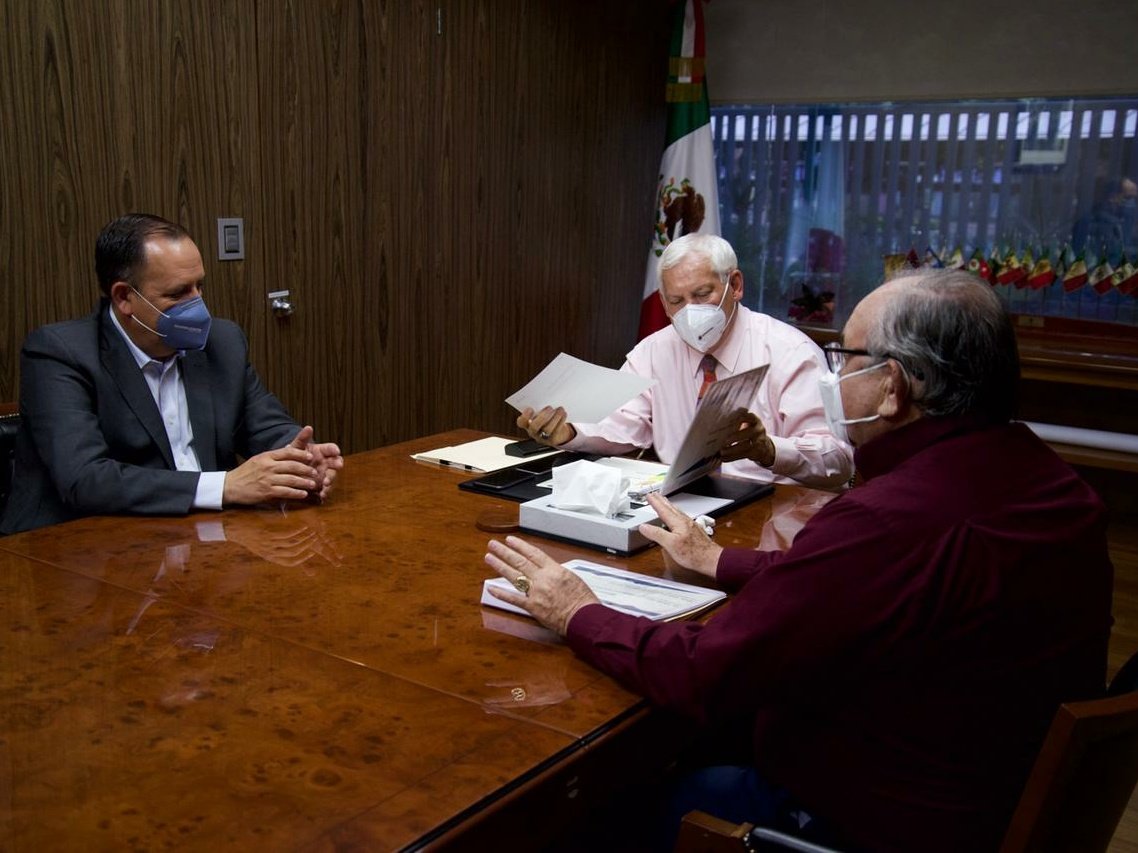 vmva1950's tweet photo. Con el secretario de @SDAyR_GTO, @pepegmichel, revisamos avances en agricultura de conservación con sistemas de análisis de suelos y el Programa MasAgro, obras hidroagrícolas y acciones sanitarias para fortalecer el estatus ganadero en la entidad https://t.co/ANKcQcrJzK