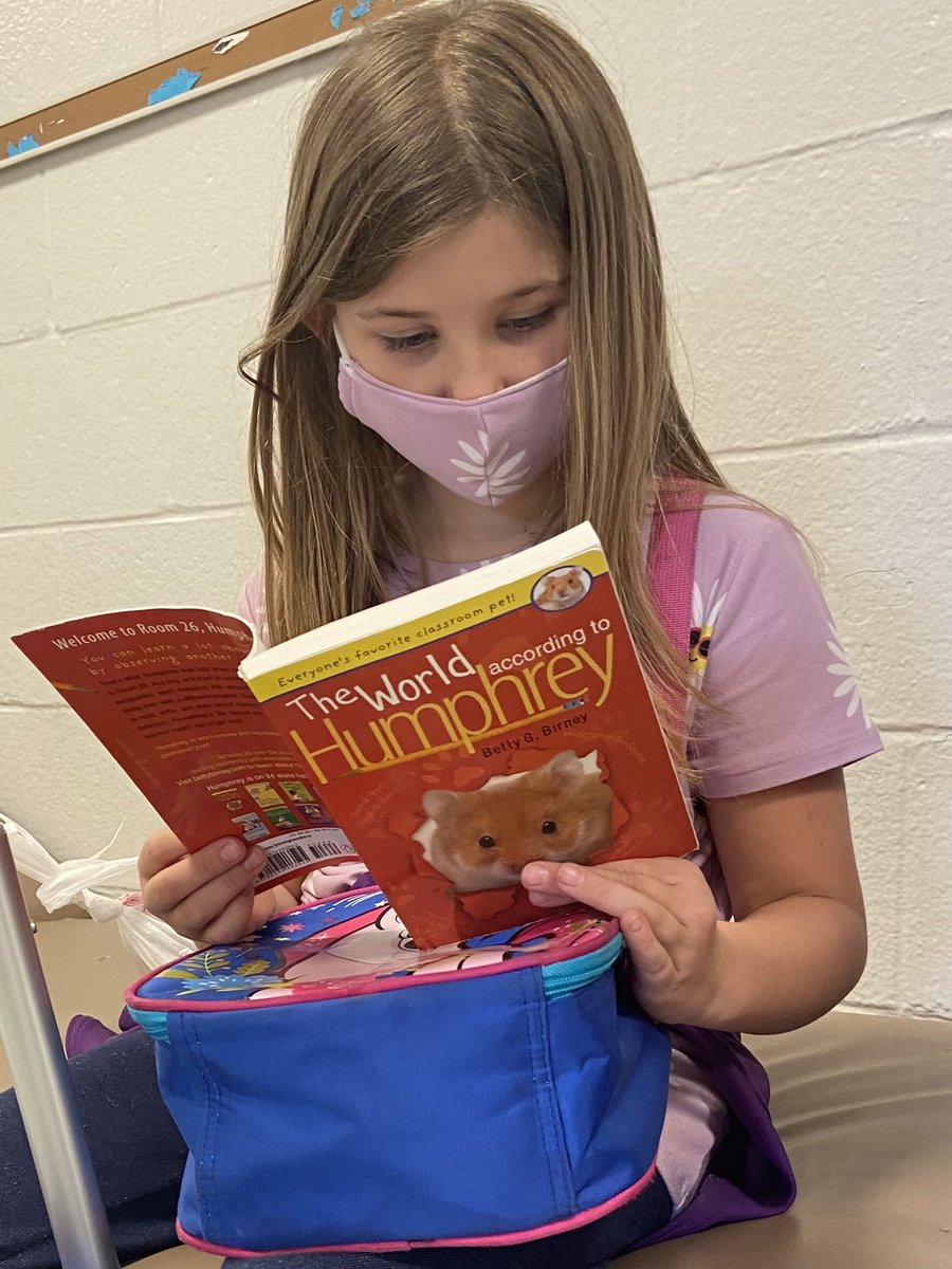 McNeillAdmirals's tweet photo. These ladies were caught reading while waiting for the bus! #WheresHumphrey https://t.co/ReISCL641I