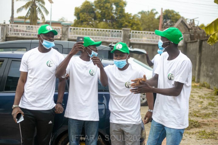 The Team with a Map📍 🗺️

Setting out for the outreach.

#Ramadan2021 #IftarASoul #FeedASoul