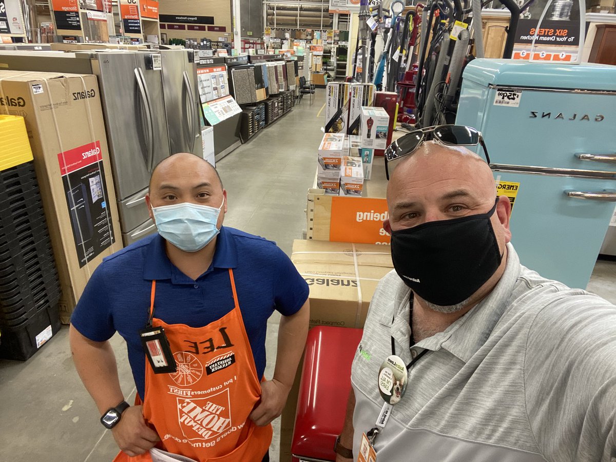 #8975 Stopped by checking signs and ran into The SASM Lee setting up PK’s @THD_Jason @MikeSpates