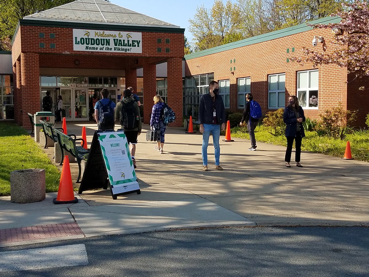 LCPSOfficial's tweet photo. Four Days of In-Person Instruction Launched Today, https://t.co/v4y3ZhPnqc #LCPS #Loudoun https://t.co/LpJhy7hxCd