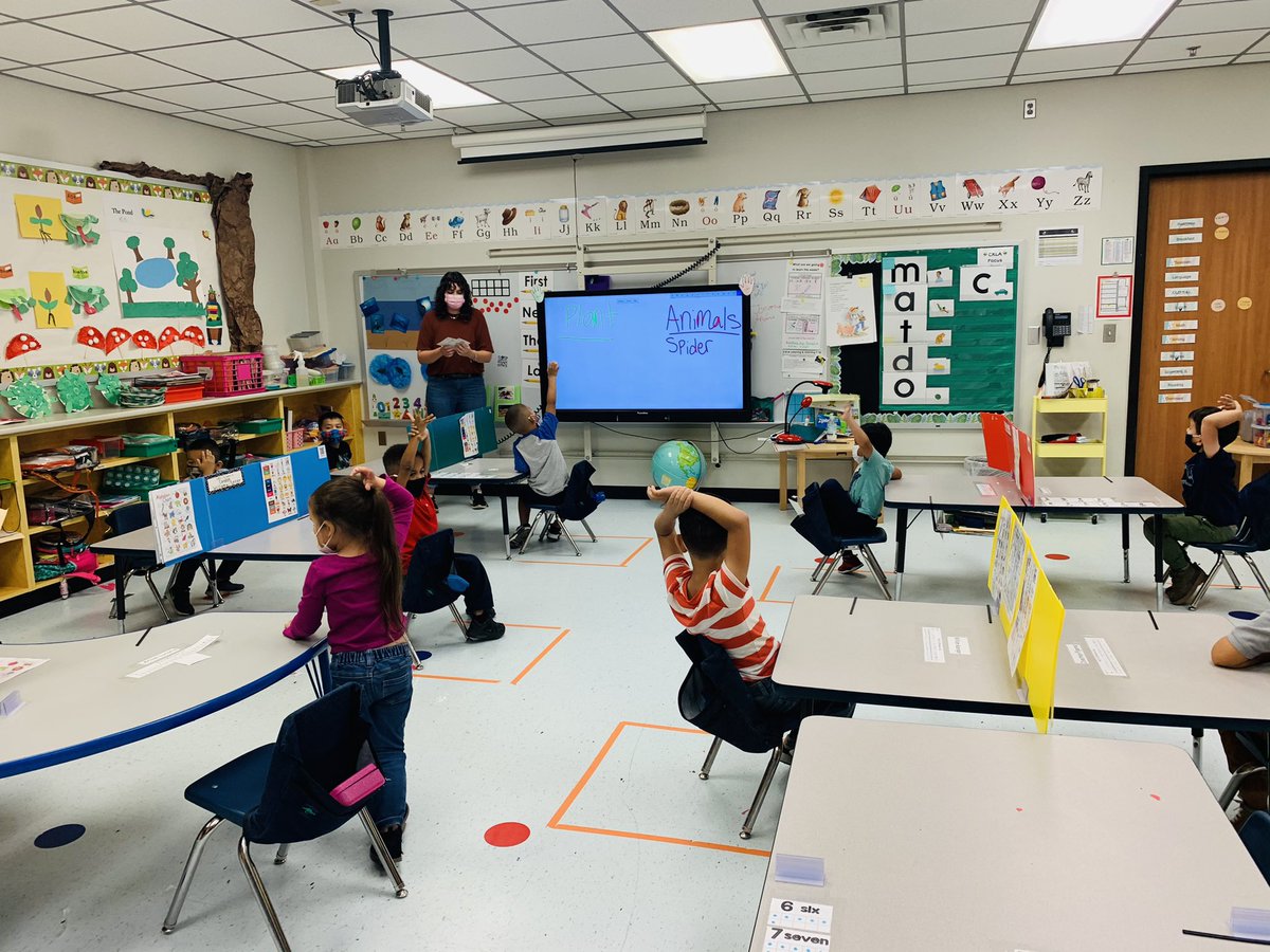 anitaperezABC's tweet photo. Check out Ms. Hicks lightning bugs learning about the plants and animals that we can find in the dessert habitat! Love to hear them talk about what they have learn during their turn and talk πππ #StrongerTogetherAtGL @GarciaLeza_AISD @PattyWillis1 @JacquieKortz @patriciarod19 https://t.co/81SUJodujE