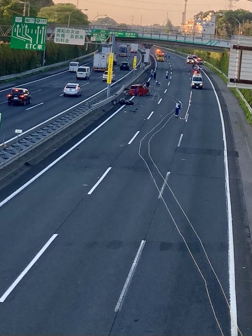 事故 4月21日 東北道 浦和料金所 岩槻ic間でバイク大破する多重事故の影響で通行止め 渋滞続く 現地の様子 まとめダネ