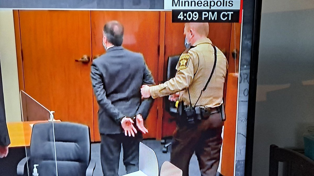 IssueOn's tweet photo. GUILTY ON ALL COUNTS...
How does he neck feel?
Derrick CHAUVIN--KILLER https://t.co/Y2bLy4QgiY