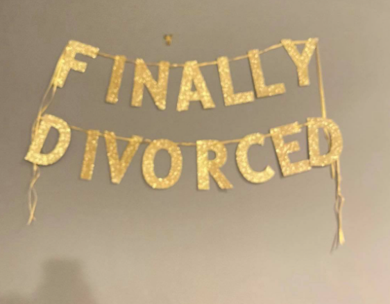 MobilePunch's tweet photo. Photostory: Lady Throws Party To Celebrate Her Divorce https://t.co/oApxG5LncK