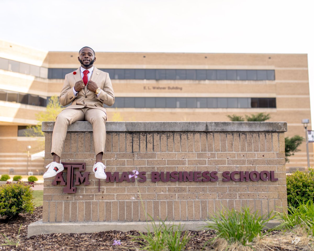 KobeP_3's tweet photo. My mama been told me don't give no poor performance. 

• PSALM 55:12 🙏🏾
• 1st Generation College Student 💼 
• May 20th, 2021 @ 7:30 👨🏾‍🎓
• B.B.A Management - Consulting 🍾
• From THE Texas A&amp;M University 👍🏾

Keep expecting BIG things from the kid. I can &amp; I will. 📈 #Aggie4L https://t.co/CAUDTcEeLq