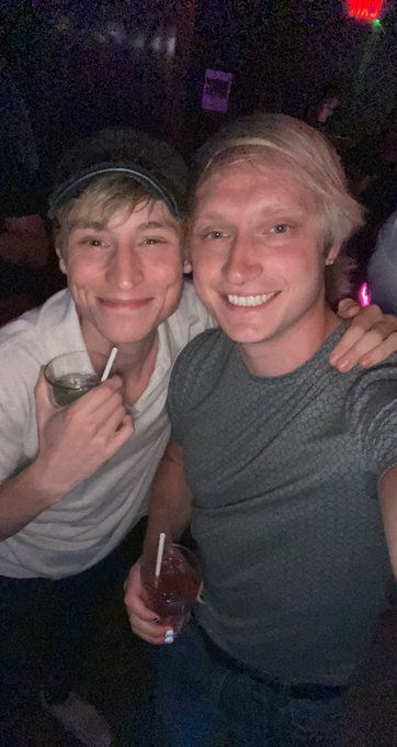 I&rsquo;ve been having such a great time in #AustinTX w/ the besties!! @ChaseWilliamsXX &amp; @travisstevenz https://t<a href="/tag/austintx"class="tags">#AustinTX</a>